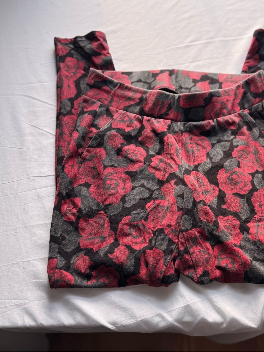 torrid Black & Red Rose Print Kids Leggings